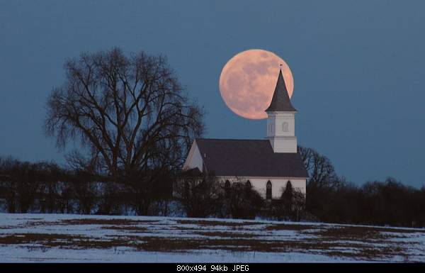 Beautiful photos from around the world.....-church-moon.jpg