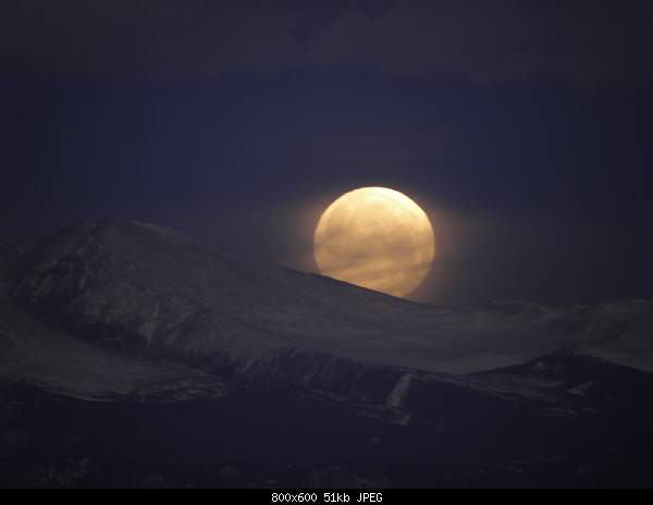 Beautiful photos from around the world.....-moonset.jpg