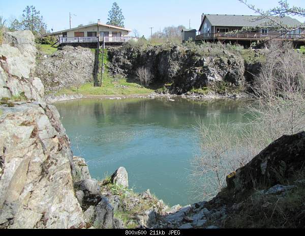 Beautiful photos from around the world.....-rogue-river-and-estates-gold-hill-oregon.jpg