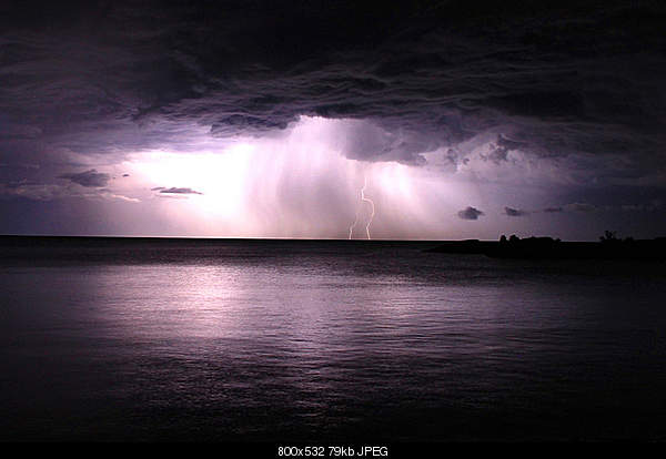 Beautiful photos from around the world.....-thunderstorm-over-lake-superior.jpg